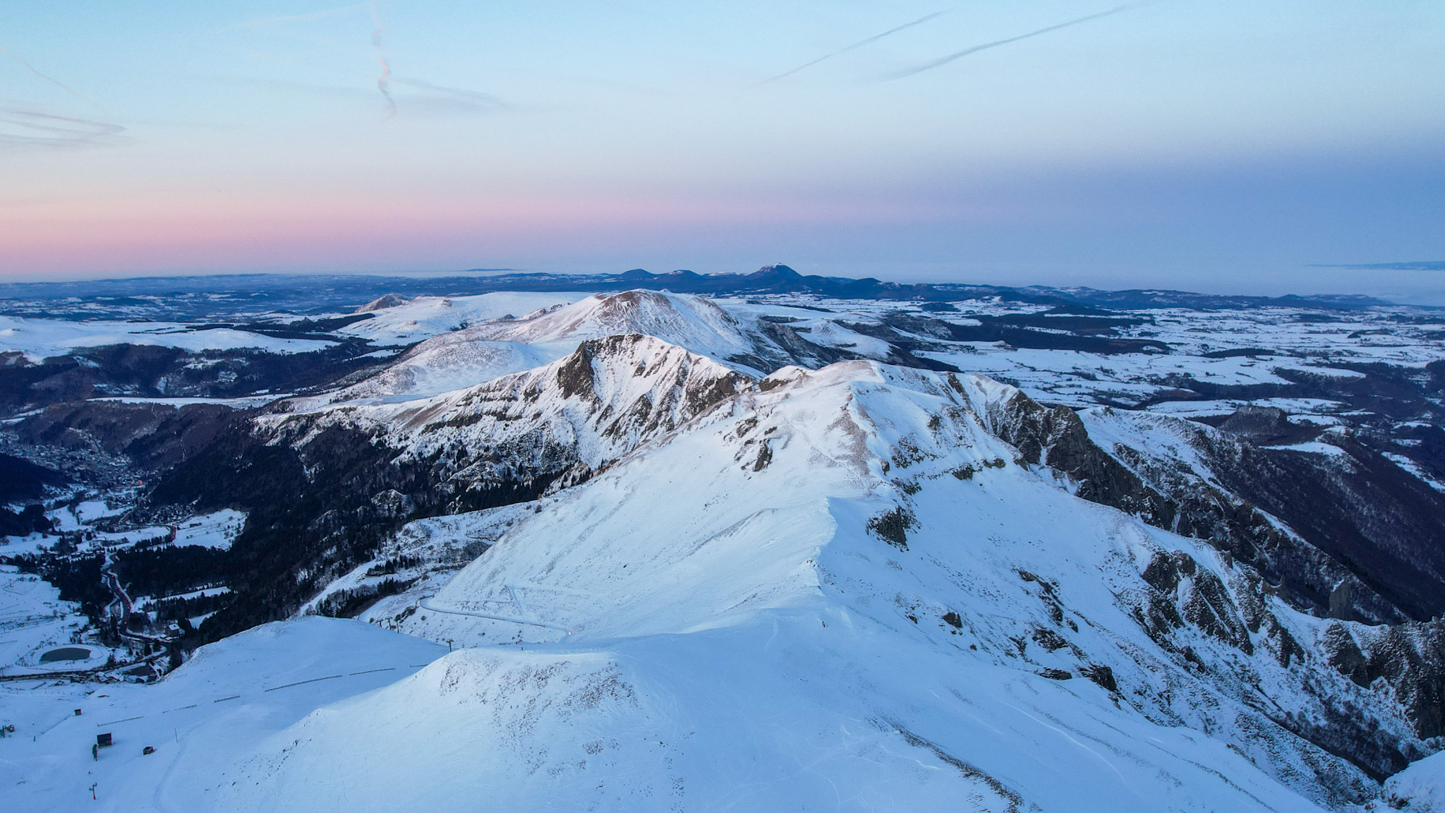 Massif du Sancy et Chaîne des Puys : Deux Joyaux de la Nature Auvergnate