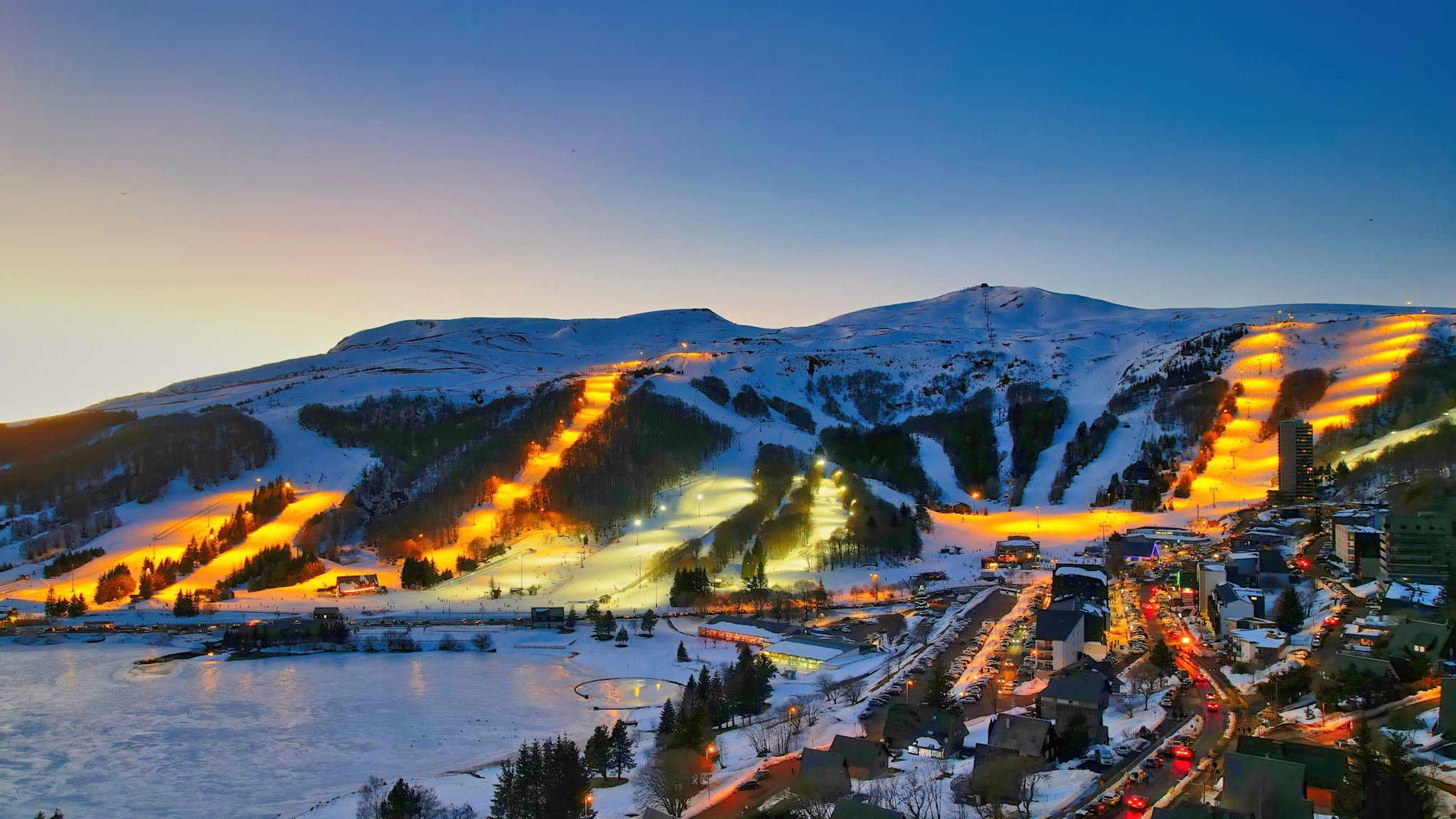 Super Besse: Ski Nocturne - Sensations Fortes et Ambiance Magique