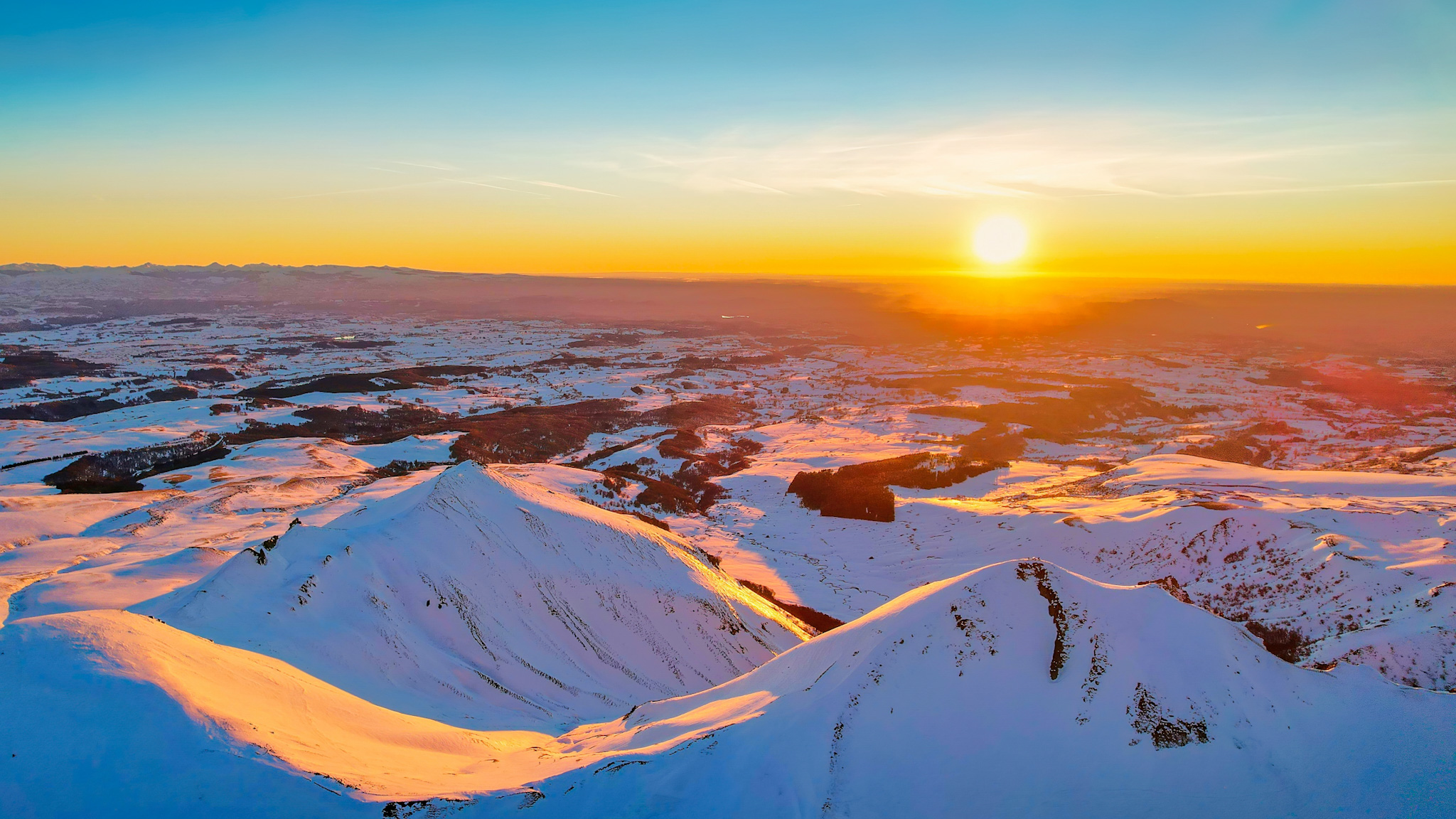 Puy de Sancy: Coucher de Soleil Spectaculaire sur le Volcan d'Auvergne