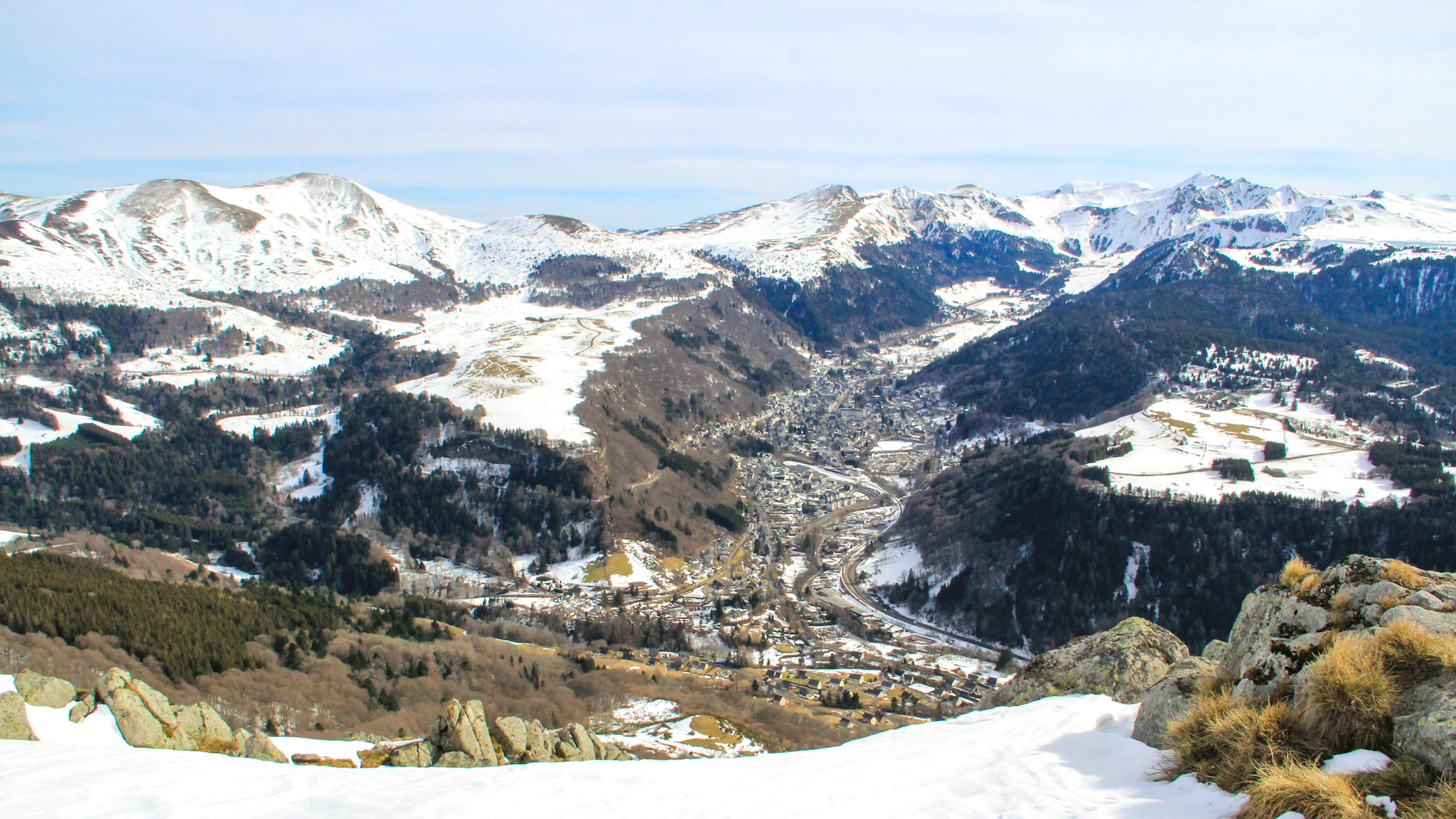 Puy Gros : Sommet Dominant la Vallée de la Haute Dordogne, une Vue Panoramique Exceptionnelle