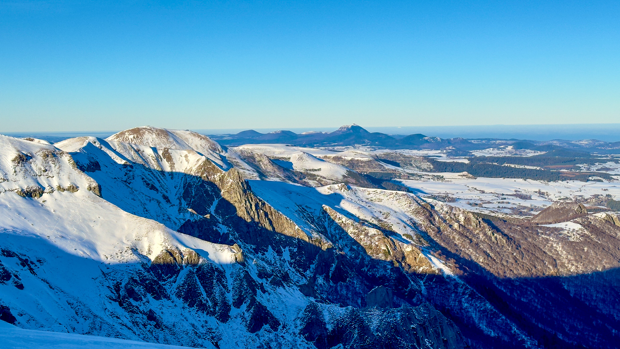 Chaîne des Puys : Panorama Volcans d'Auvergne depuis les Monts Dore