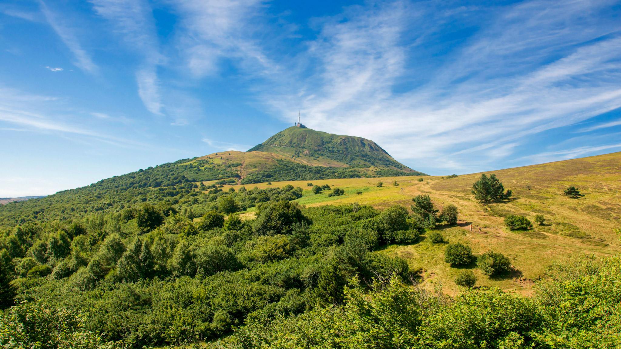 Puy de Dôme : Sommet Iconique des Monts Dômes