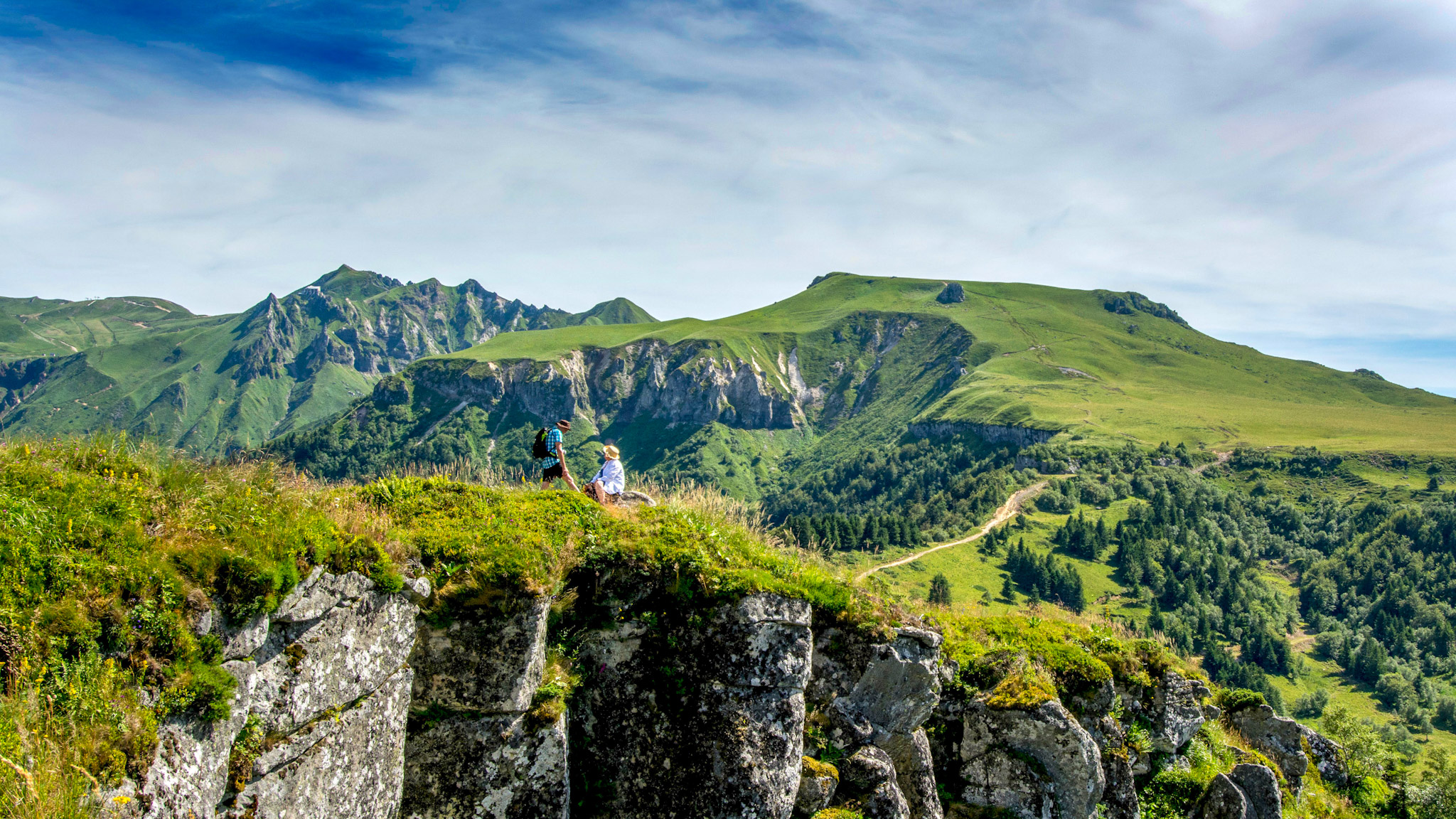 Massif des Monts Dore : Aventure et Nature au Cœur de l'Auvergne