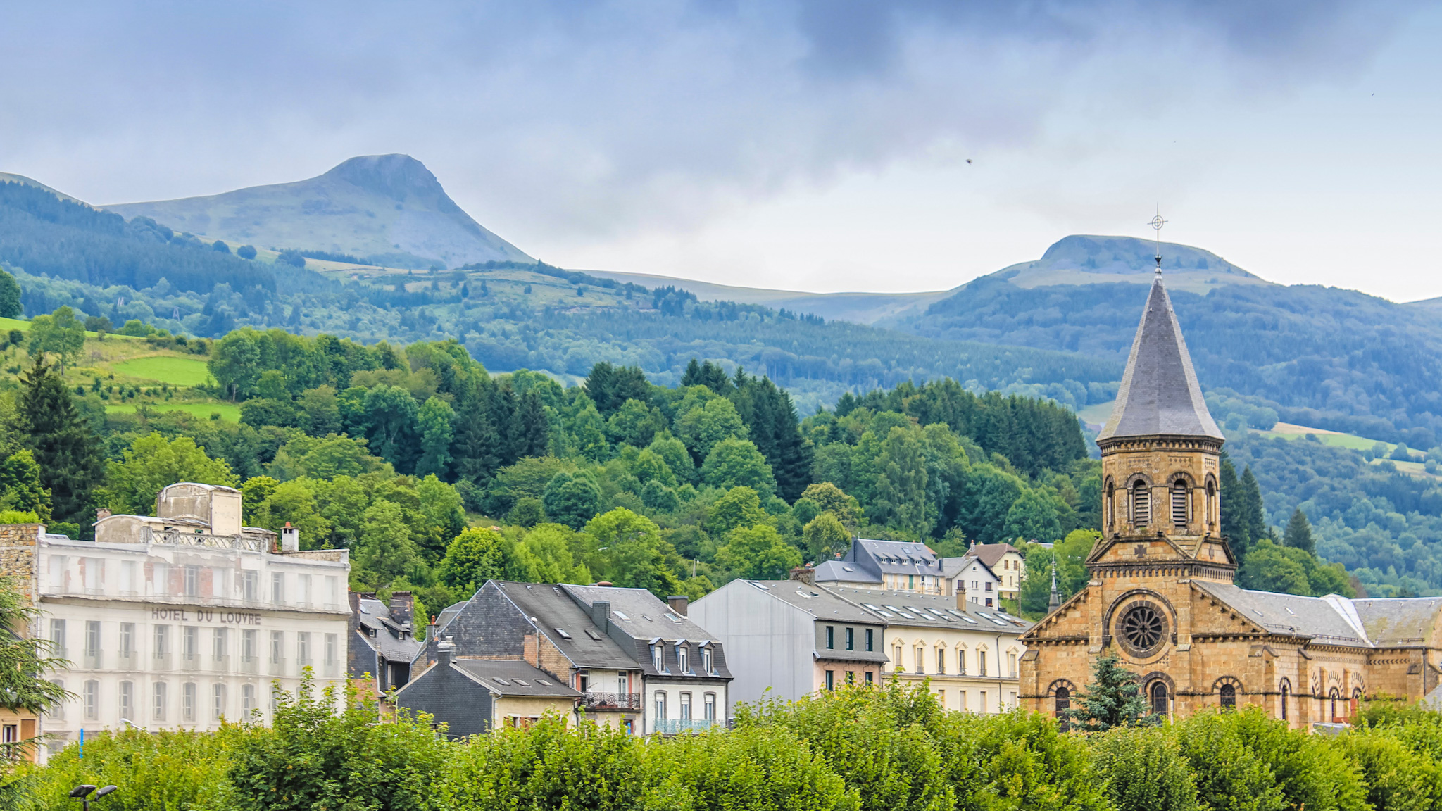 GR®30 : Exploration des 9 Étapes du Tour des Lacs d'Auvergne