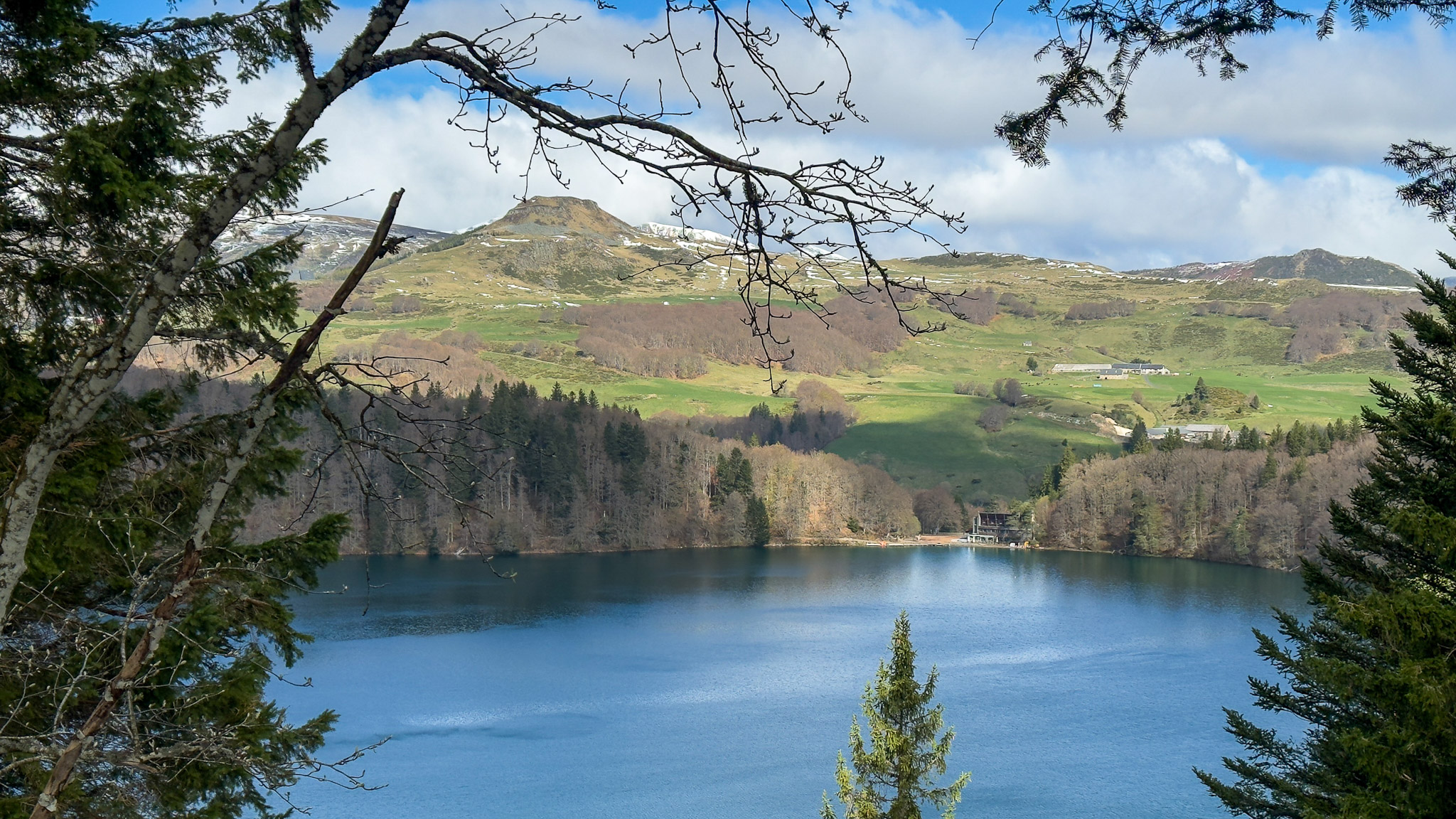 Du Lac Pavin au Puy du Chambourguet - Parcours Naturel et Découverte