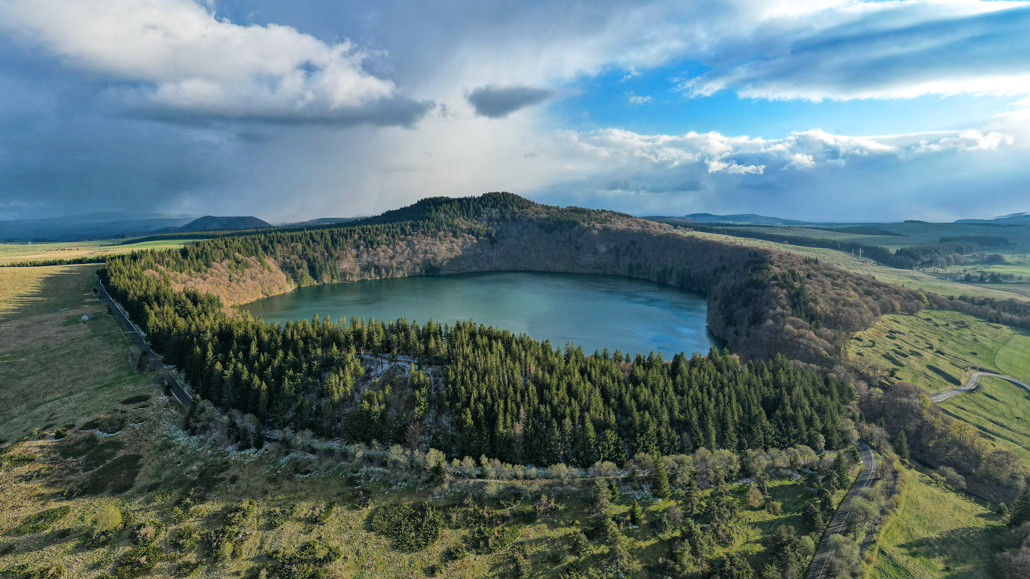 Lac Pavin et Puy de Montchal : Nature et Paysages