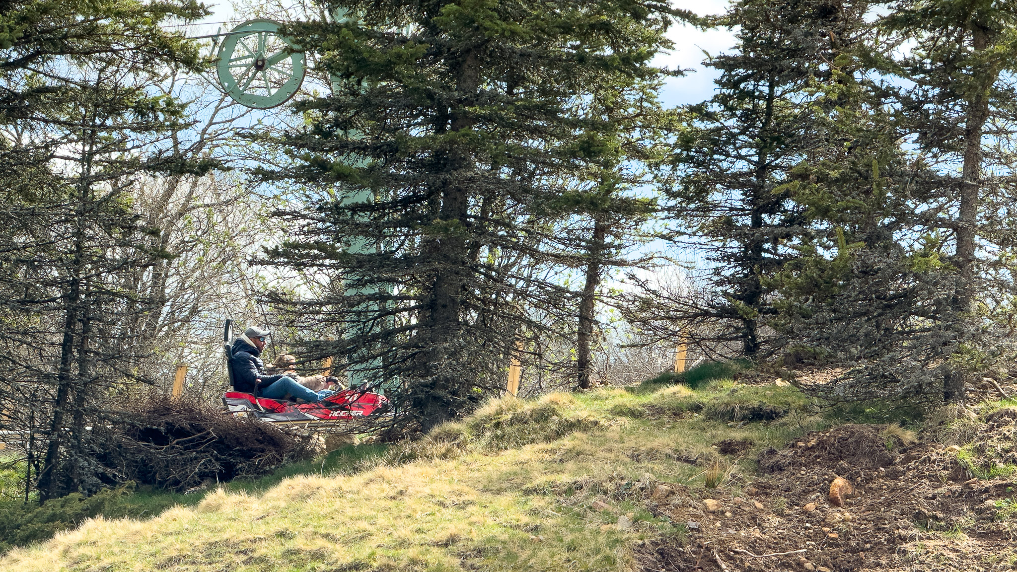 Super Coaster Super Besse : Montée en Duo pour des Sensations Extrêmes en Luge sur Rails