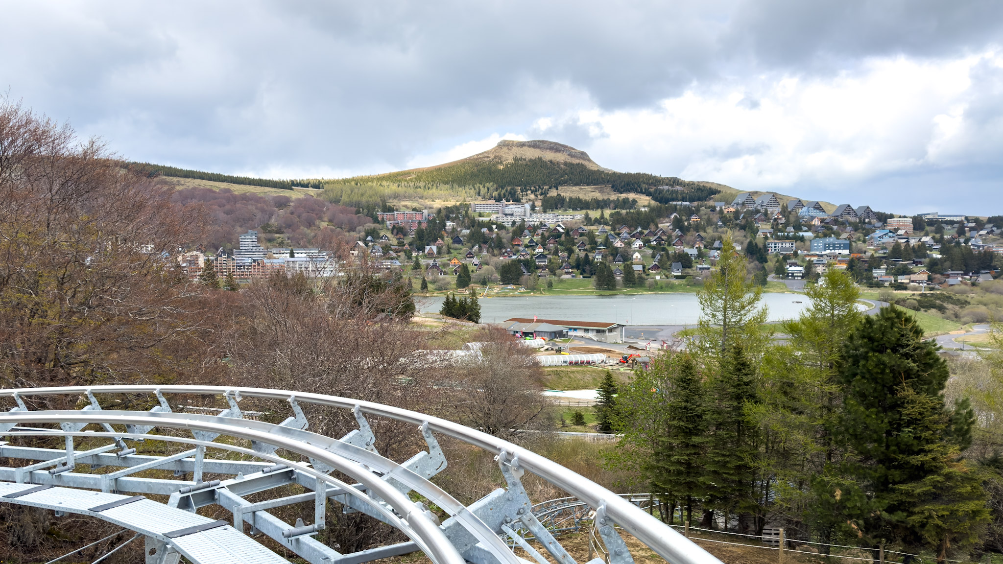 Super Coaster Super Besse : Panorama Splendide sur la Station