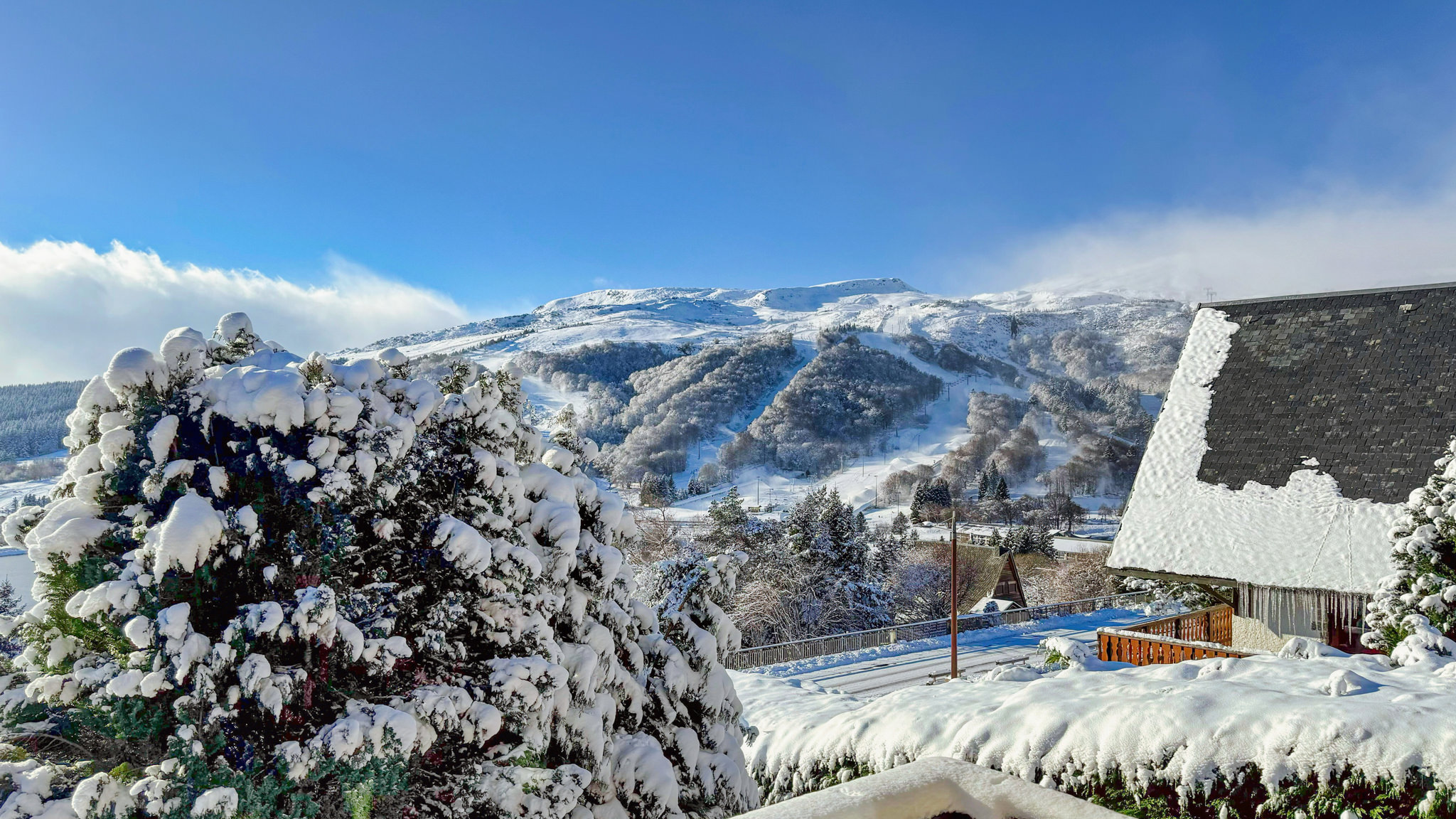 Chalet Ma Cambuse - vue sur les pistes de la Station de ski de Super Besse