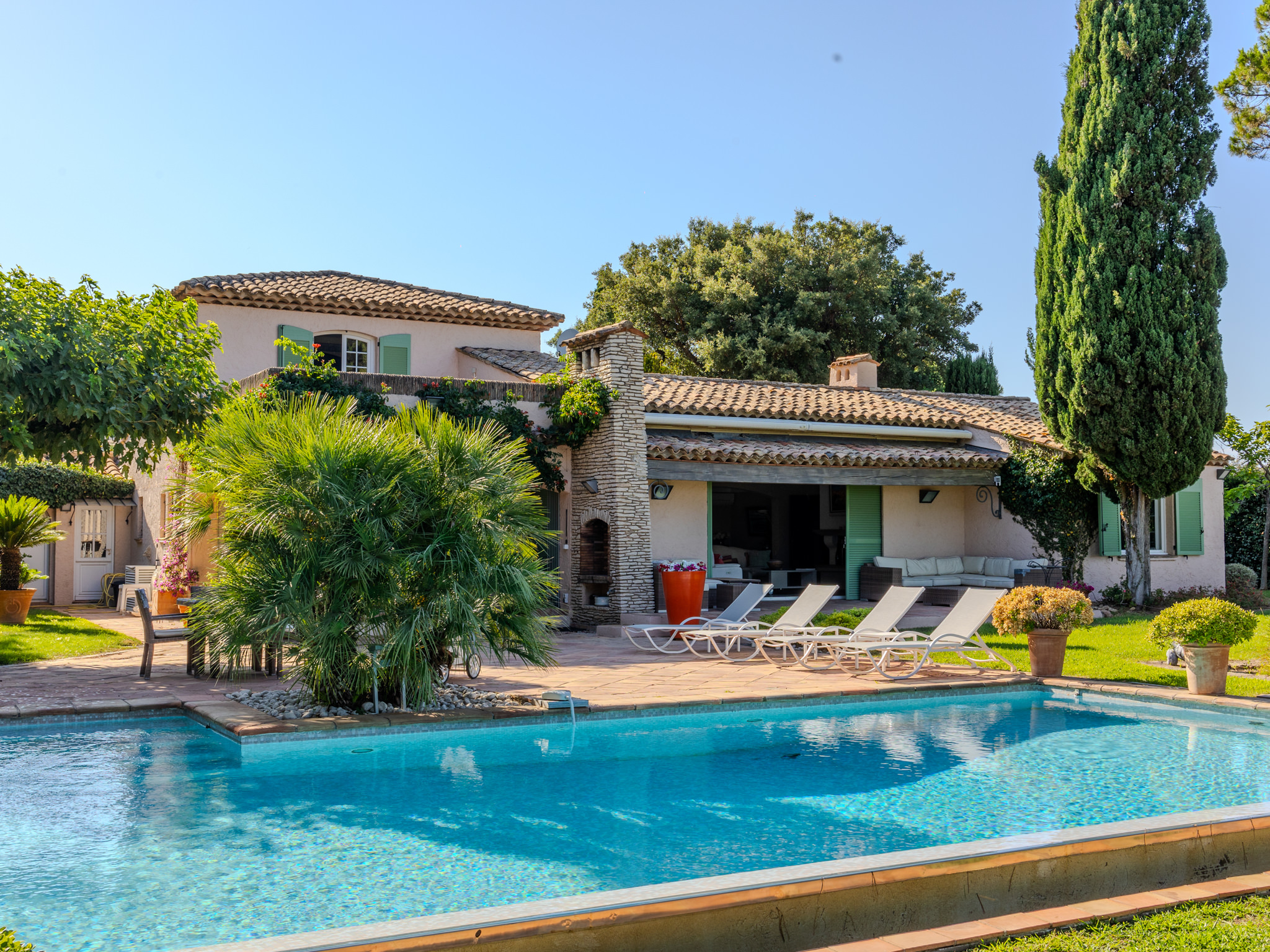 Villa de rêve et sa piscine à débordement à Sainte Maxime