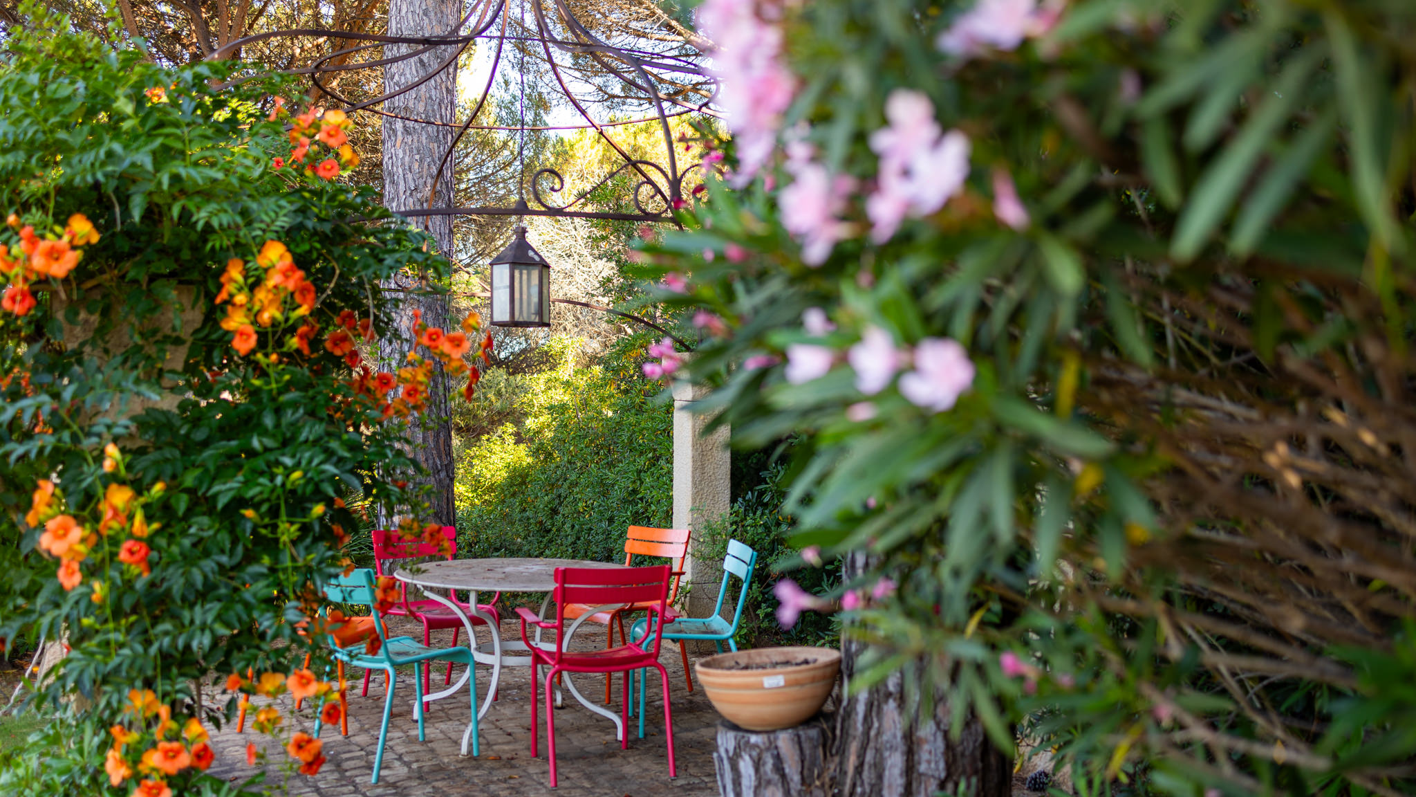 Espace detente au coeur du Parc de la Villa la Marchellerie à Sainte Maxime